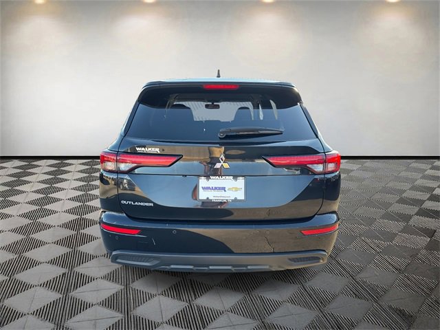 Used 2024 Mitsubishi Outlander ES image 4