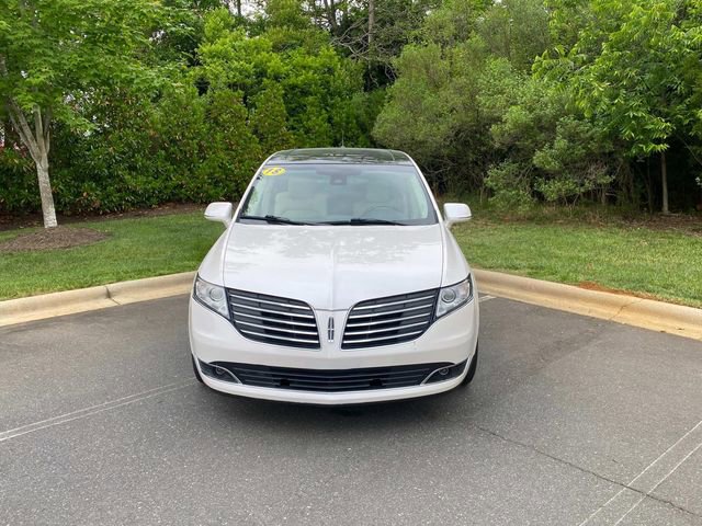 Used 2018 Lincoln MKT AWD image 2