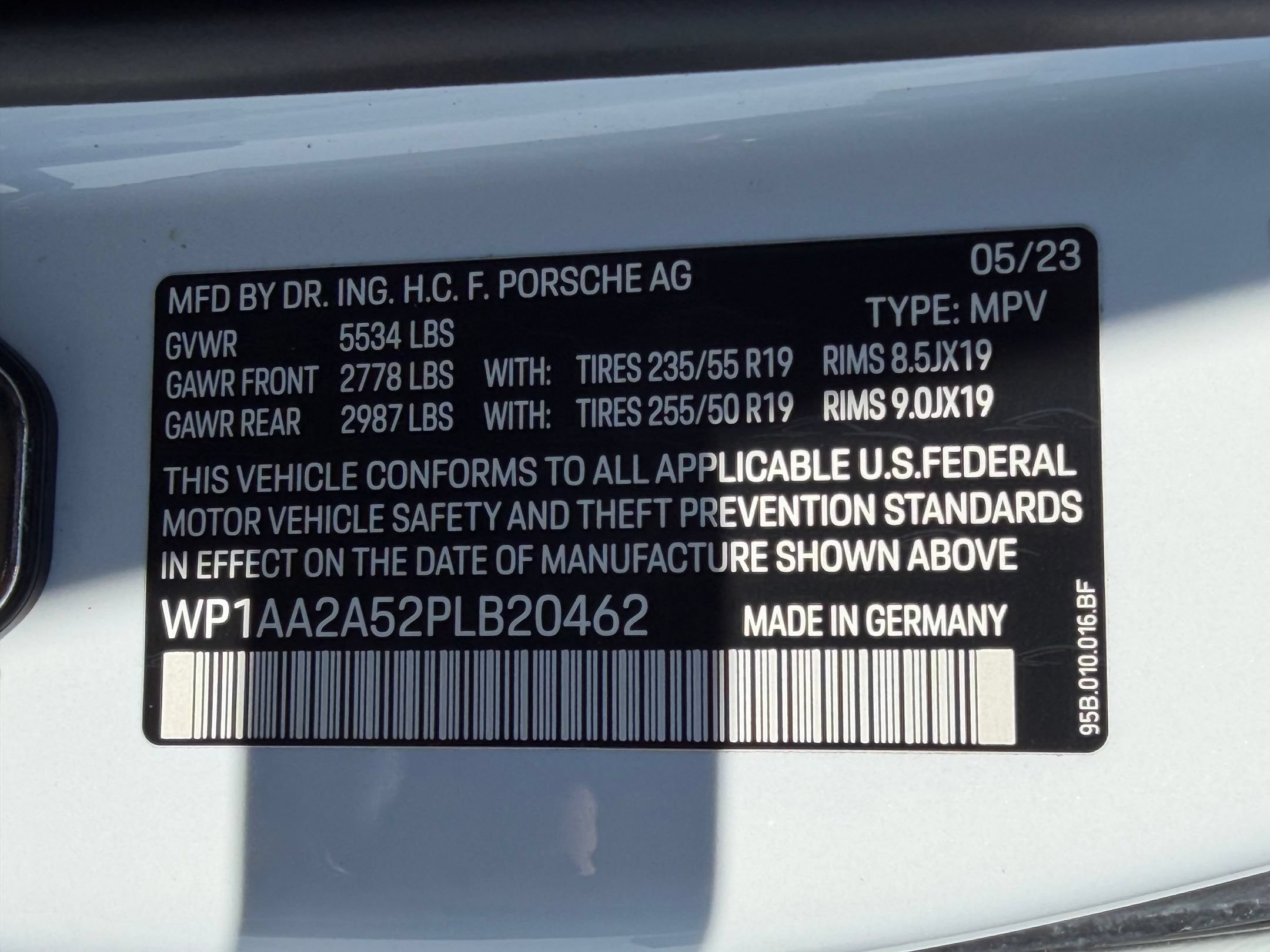 Certified 2023 Porsche Macan AWD/4WD image 23