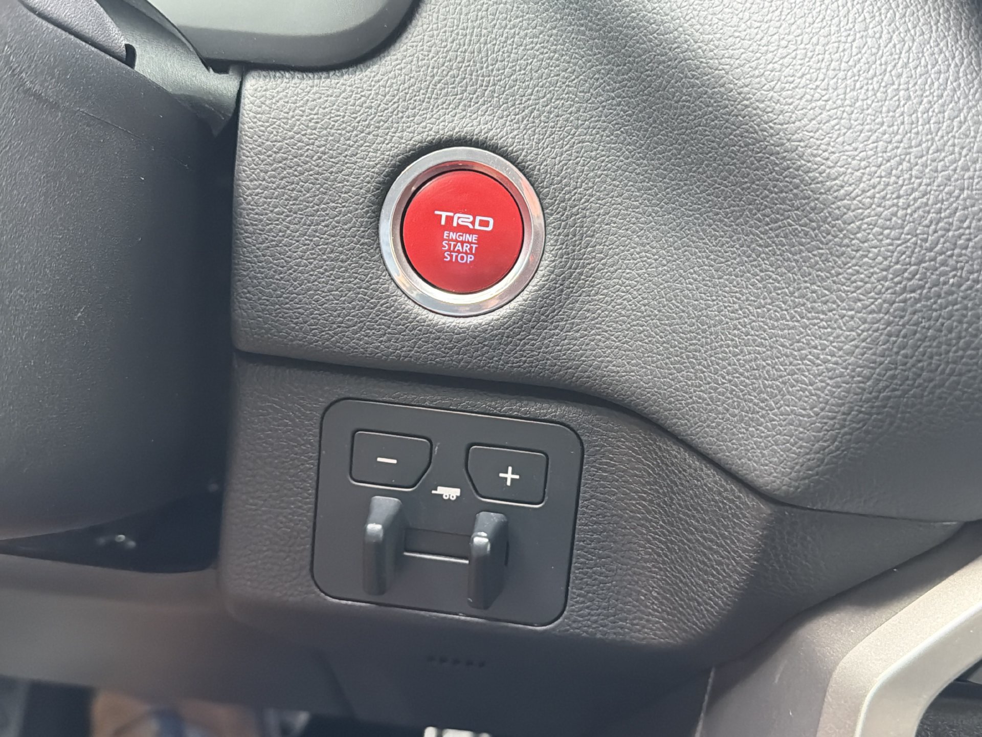Used 2024 Toyota Tundra Limited w/ TRD Off-Road Package AWD/4WD image 33
