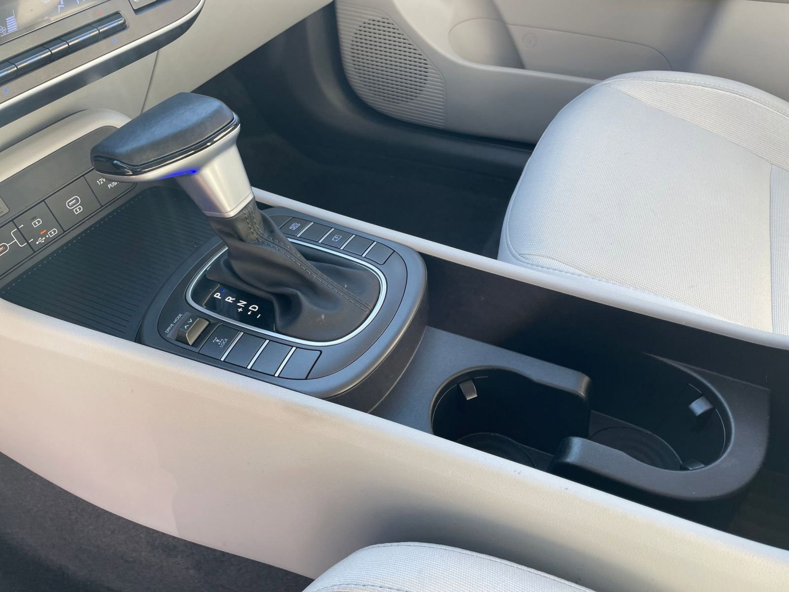 Used 2025 Hyundai Kona SEL image 41