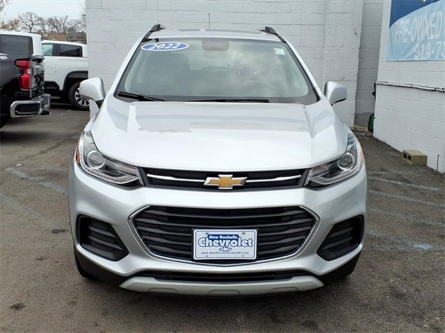 Used 2022 Chevrolet Trax LT w/ LT Convenience Package image 2