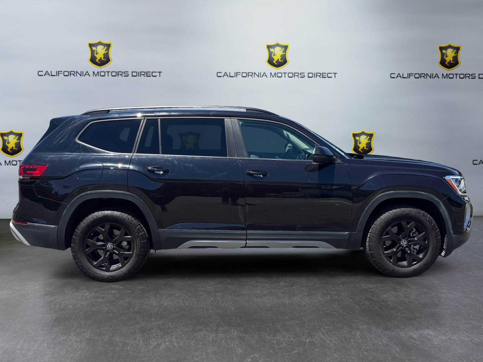 Used 2025 Volkswagen Atlas Peak Edition SE AWD/4WD image 6