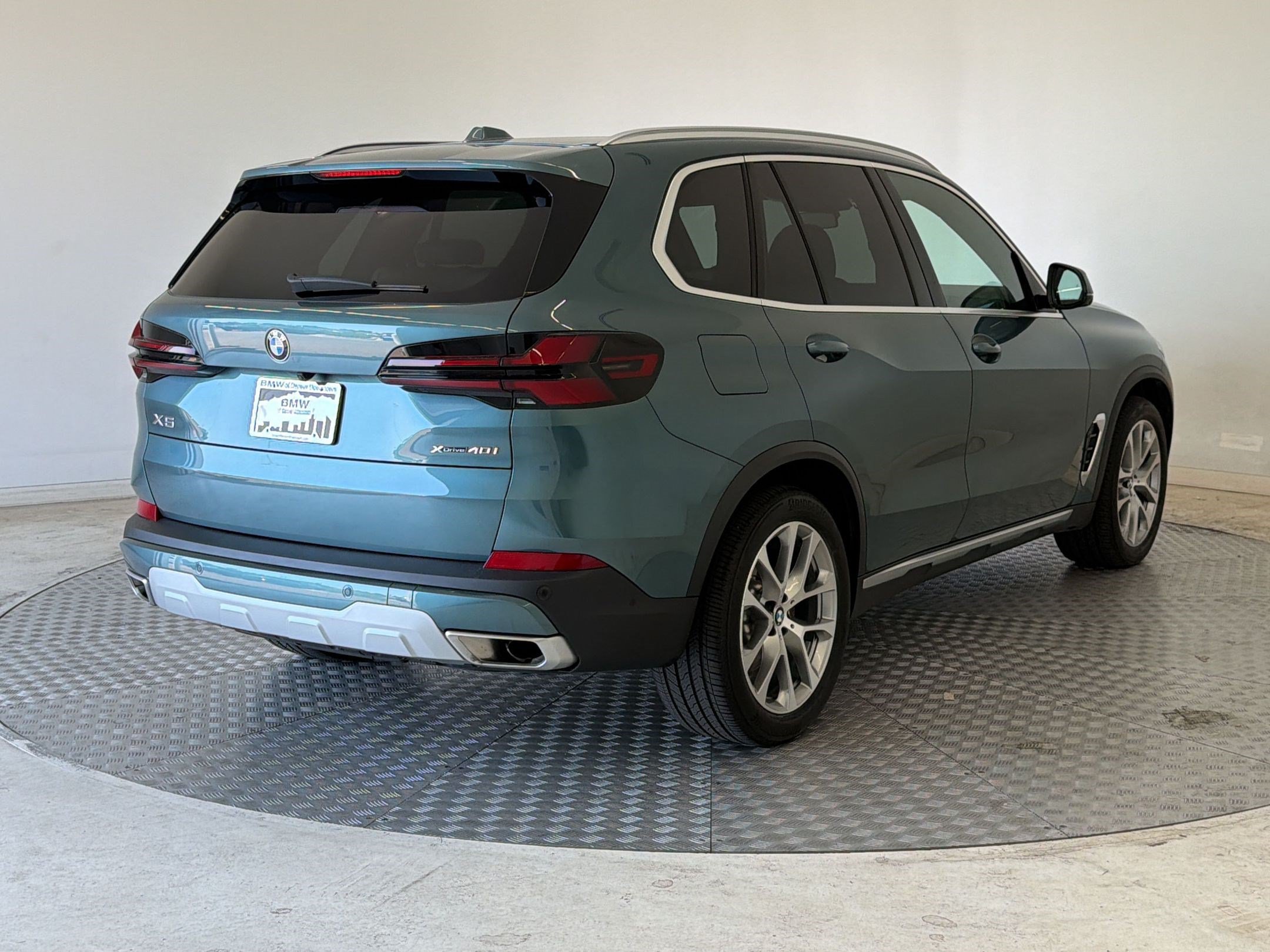 Used 2024 BMW X5 xDrive40i w/ Premium Package AWD/4WD image 9