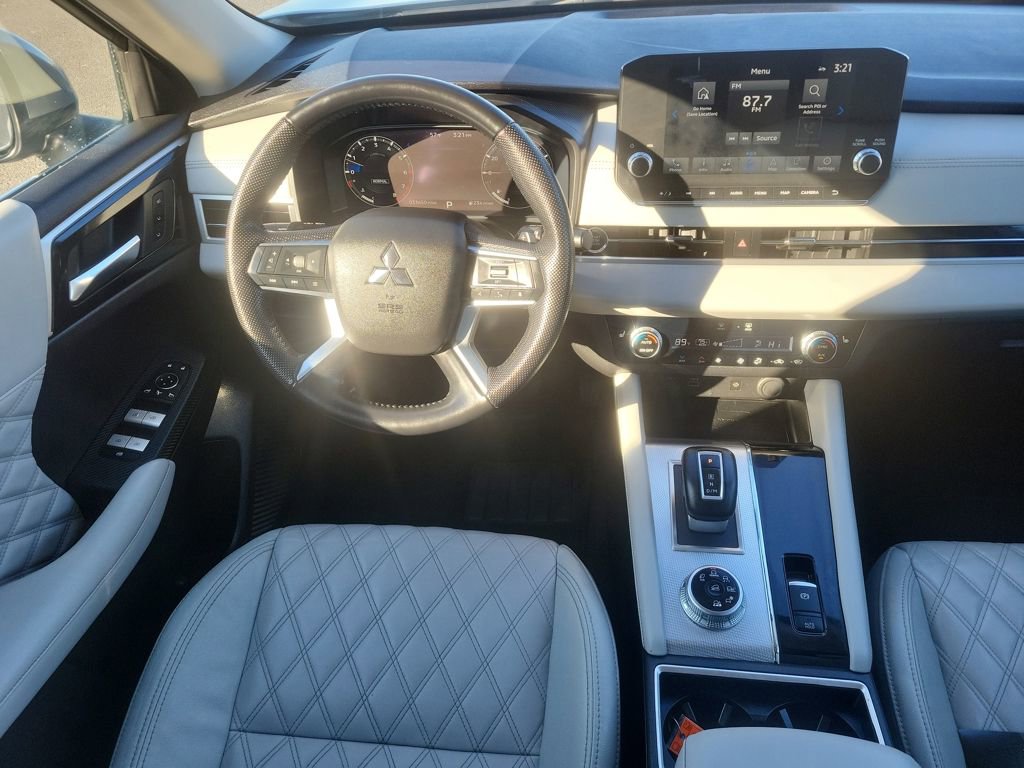 Used 2023 Mitsubishi Outlander SEL image 15