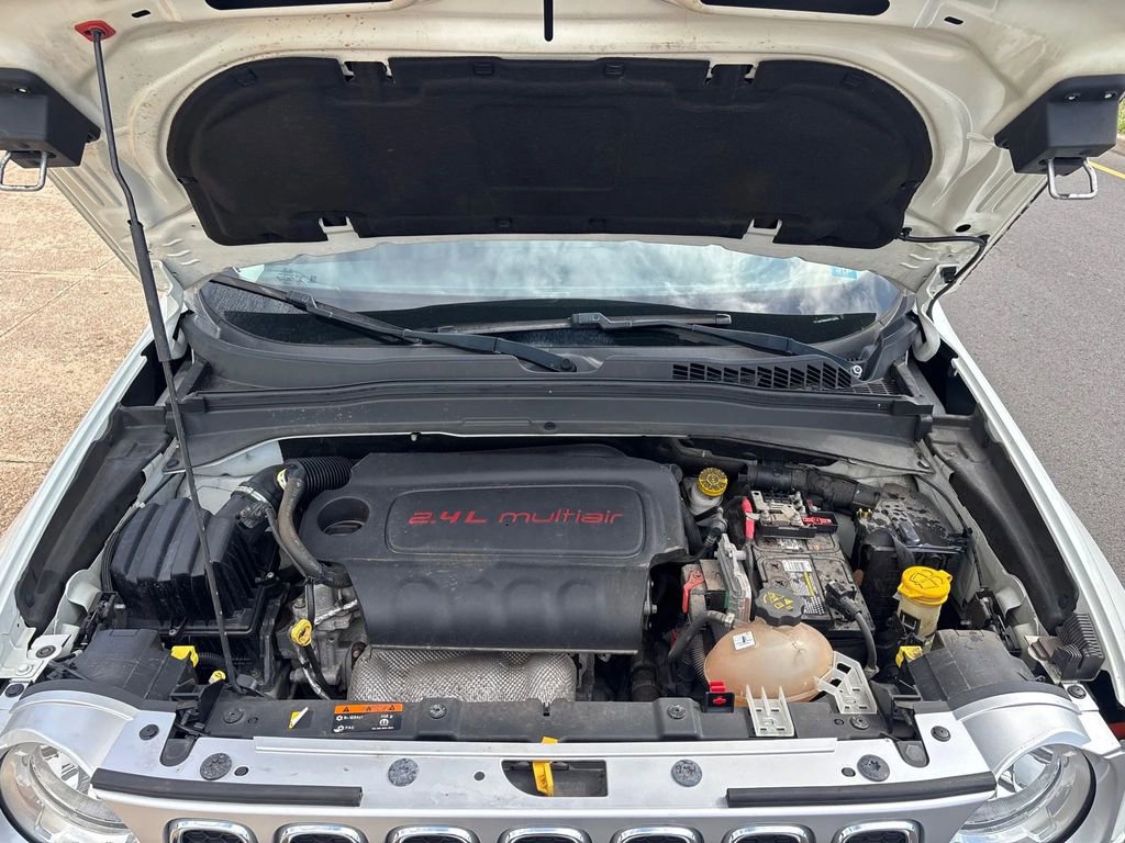 Used 2017 Jeep Renegade Limited image 20