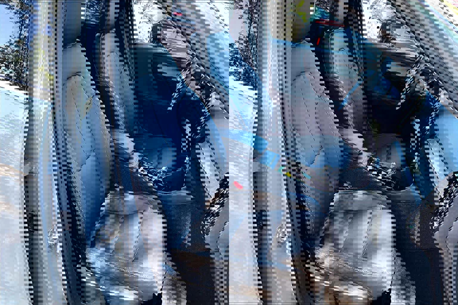 Used 2025 Volvo XC40 B5 Plus AWD/4WD image 9