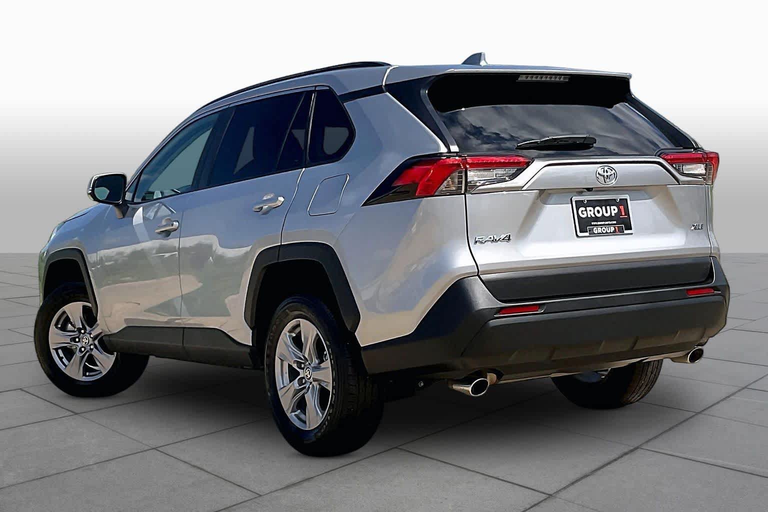Used 2025 Toyota RAV4 XLE FWD image 11
