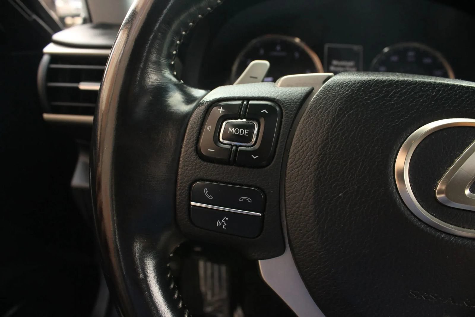 Used 2017 Lexus IS 200t RWD image 29