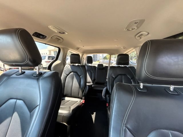 Used 2023 Chrysler Pacifica Touring-L FWD image 14