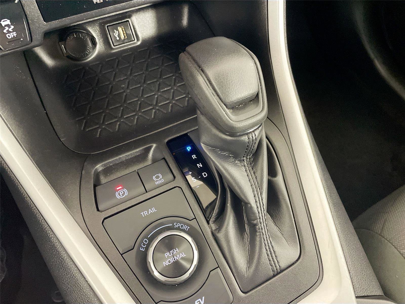 Used 2024 Toyota RAV4 XLE AWD/4WD image 15