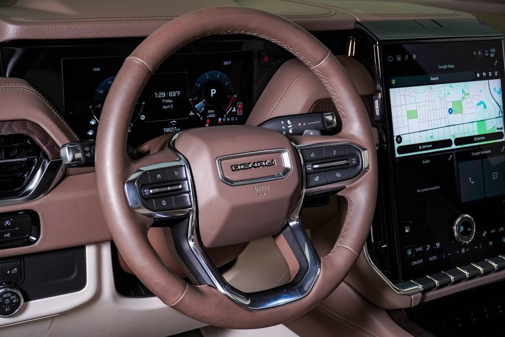 Used 2025 GMC Yukon Denali w/ Sun & Power Step Package image 22