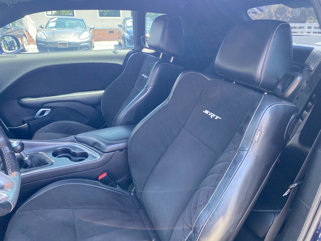 Used 2015 Dodge Challenger SRT RWD image 32