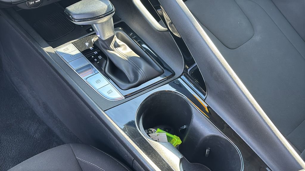 Used 2025 Hyundai Elantra SEL image 21