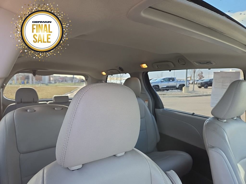 Used 2017 Toyota Sienna XLE image 16