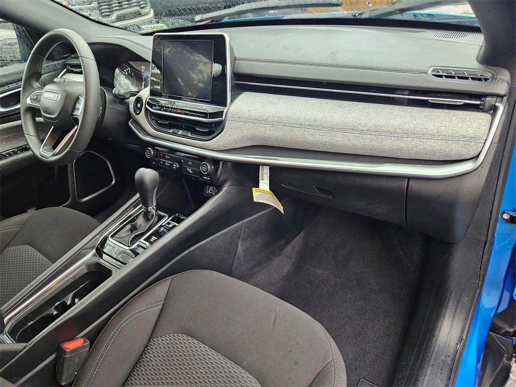 Certified 2025 Jeep Compass Sport image 19