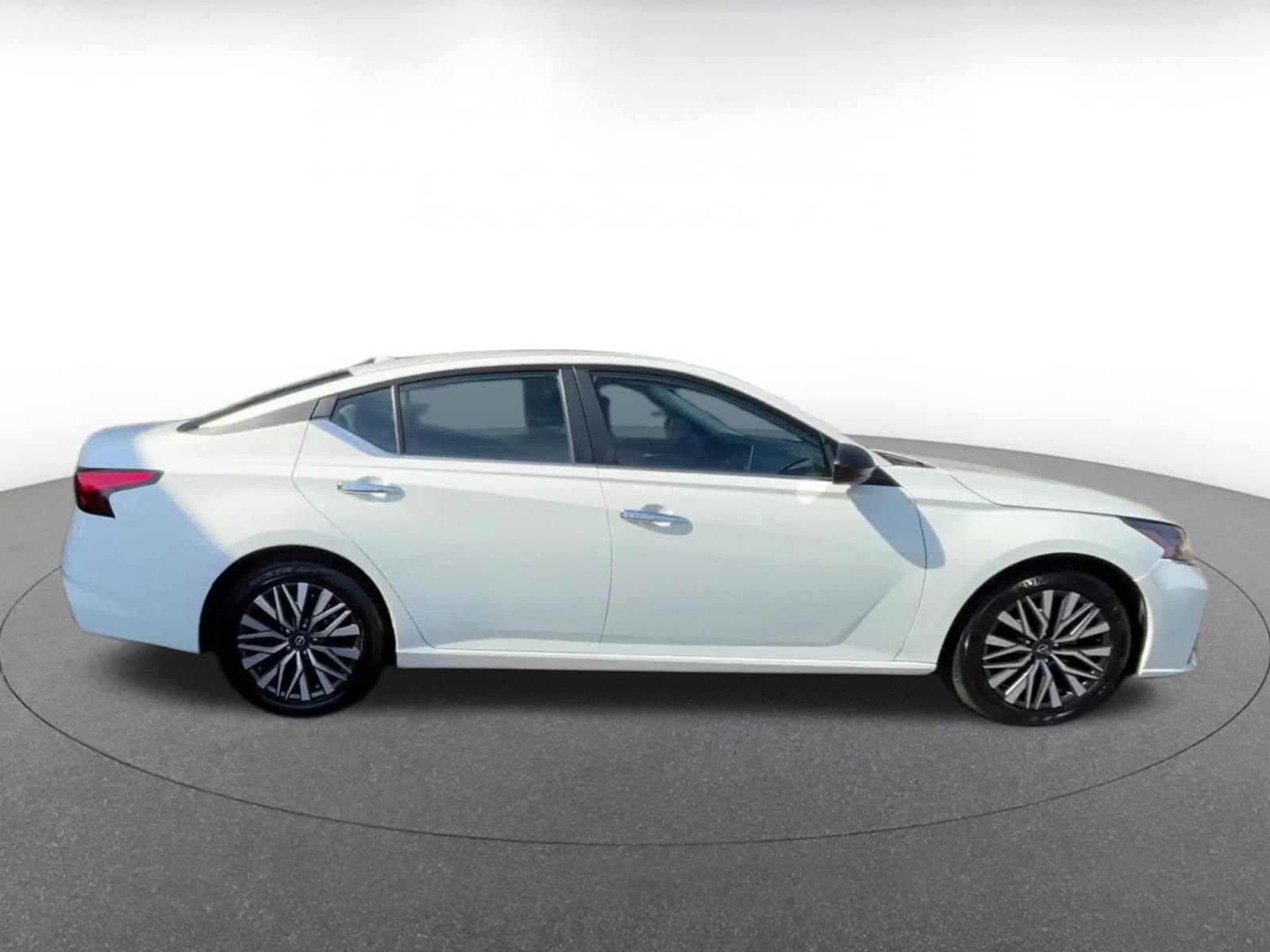 Used 2025 Nissan Altima 2.5 SV FWD image 16