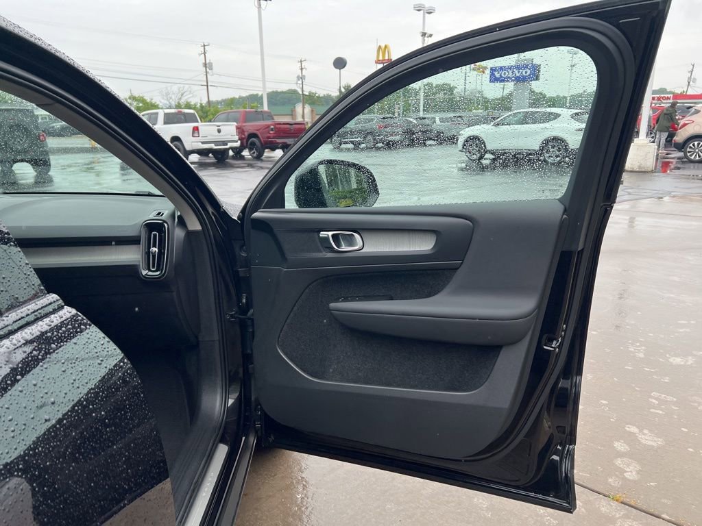 Certified 2023 Volvo XC40 B5 Plus w/ Protection Package Premier image 34