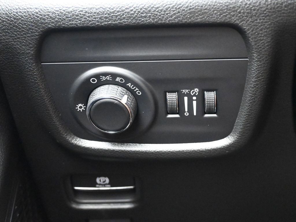 New 2025 Jeep Grand Cherokee Laredo X w/ Luxury Tech Group I image 22