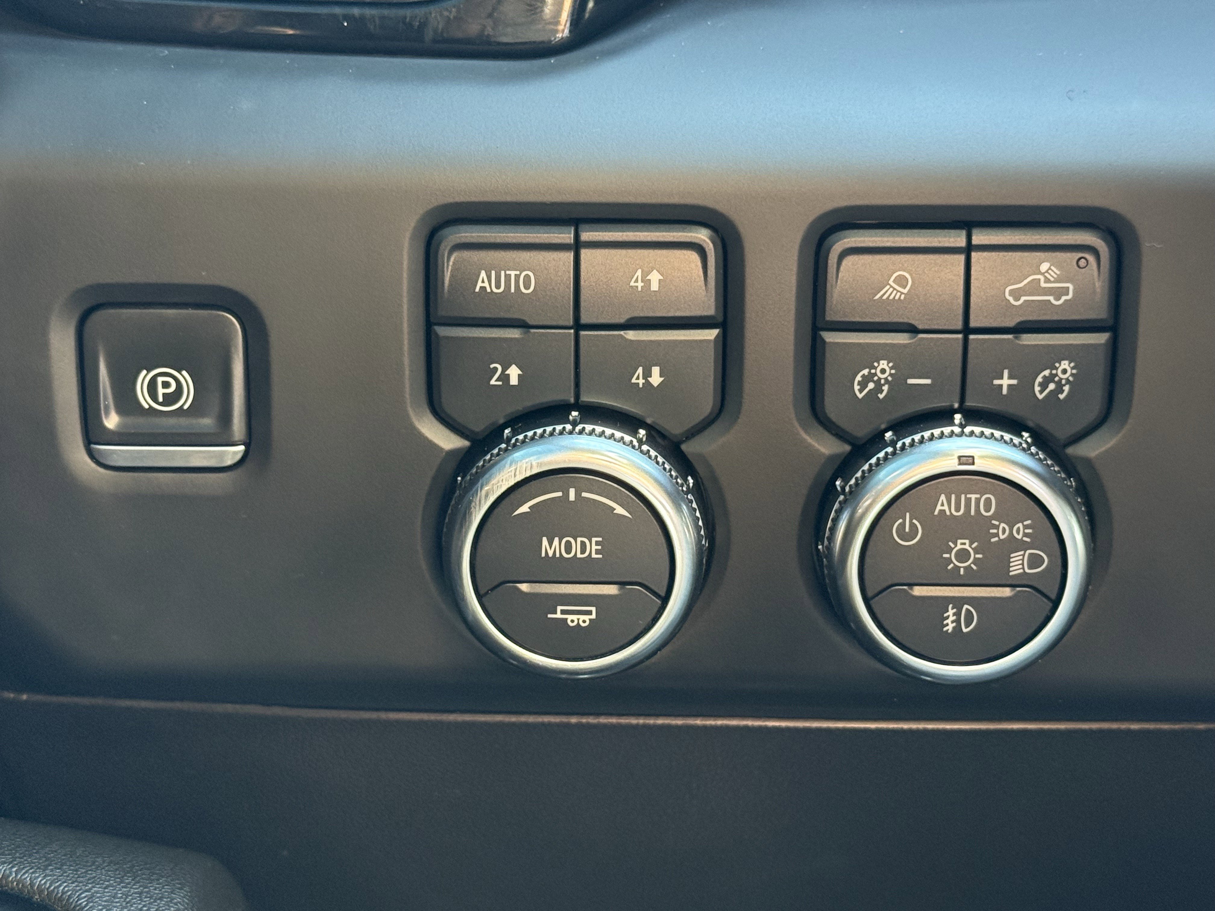 Used 2024 GMC Sierra 2500 AT4 image 24