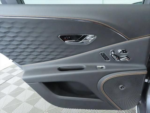 Used 2025 Bentley Flying Spur Plug-In Hybrid AWD/4WD image 27