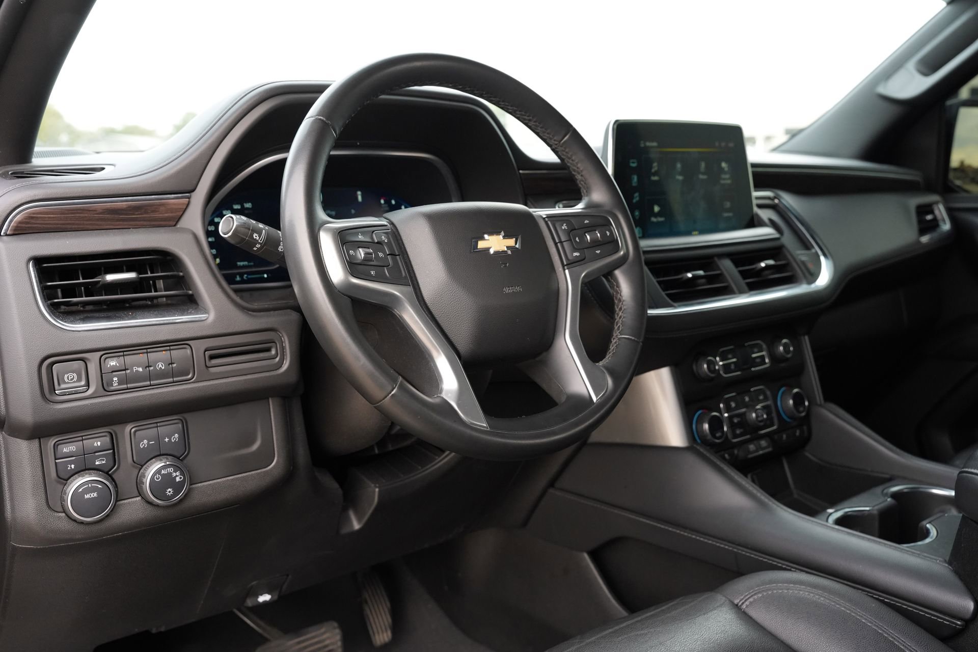 Used 2023 Chevrolet Suburban LT AWD/4WD image 17