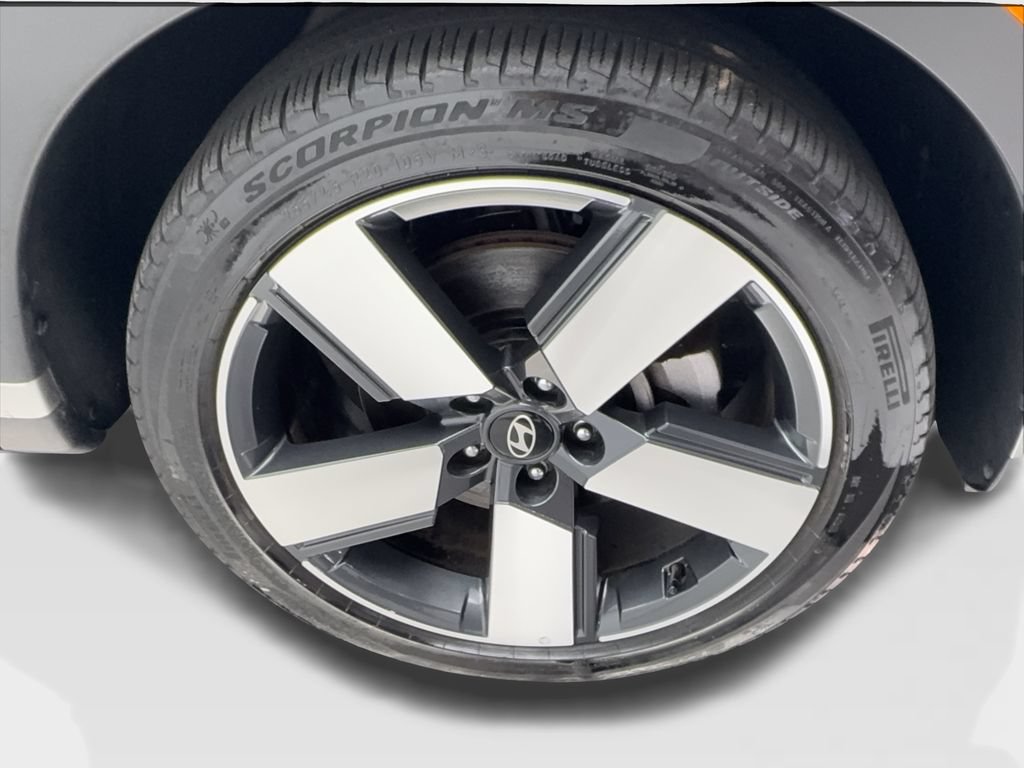 Used 2025 Hyundai Santa Fe Limited FWD image 14