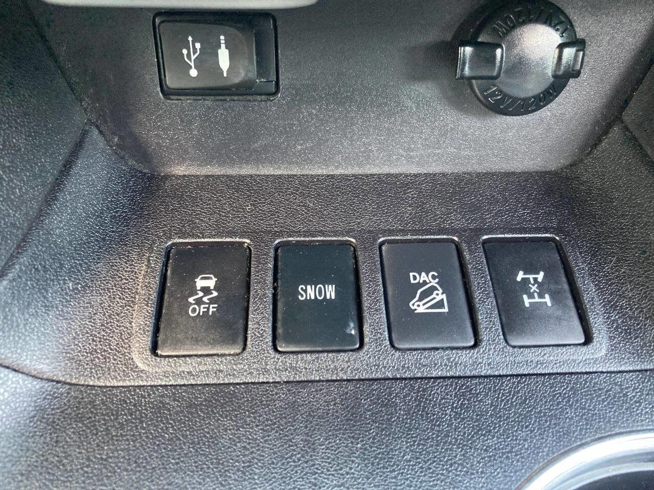 Used 2015 Toyota Highlander Limited image 21