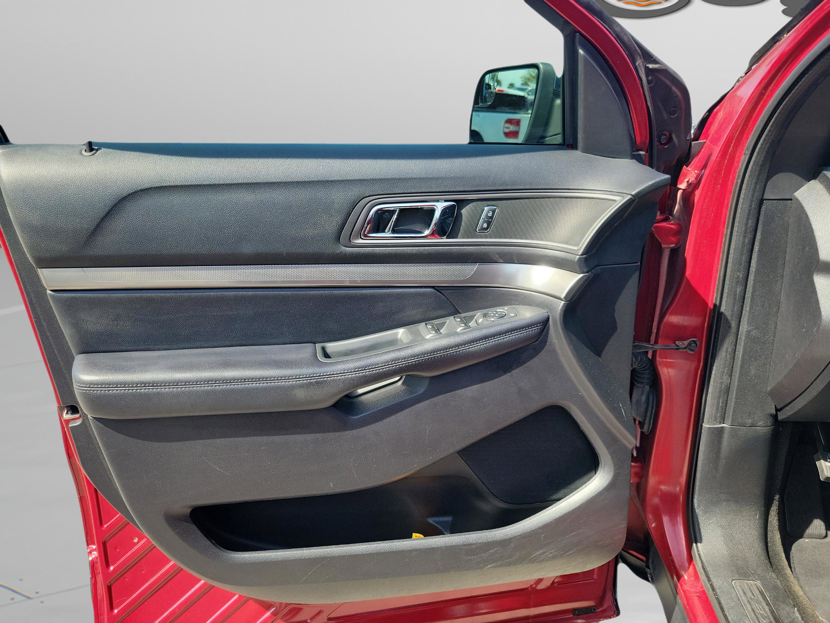 Used 2018 Ford Explorer XLT FWD image 14