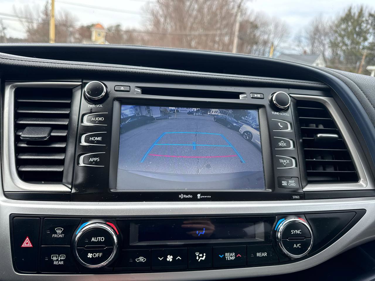 Used 2015 Toyota Highlander XLE image 39
