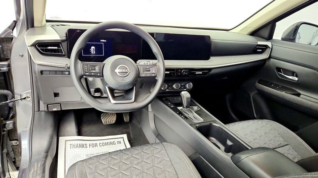 Used 2025 Nissan Kicks SV FWD image 12