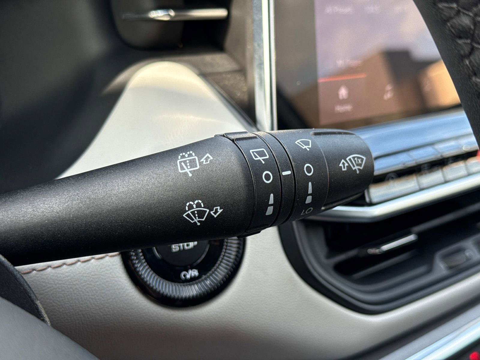 Used 2024 Jeep Compass Limited image 10