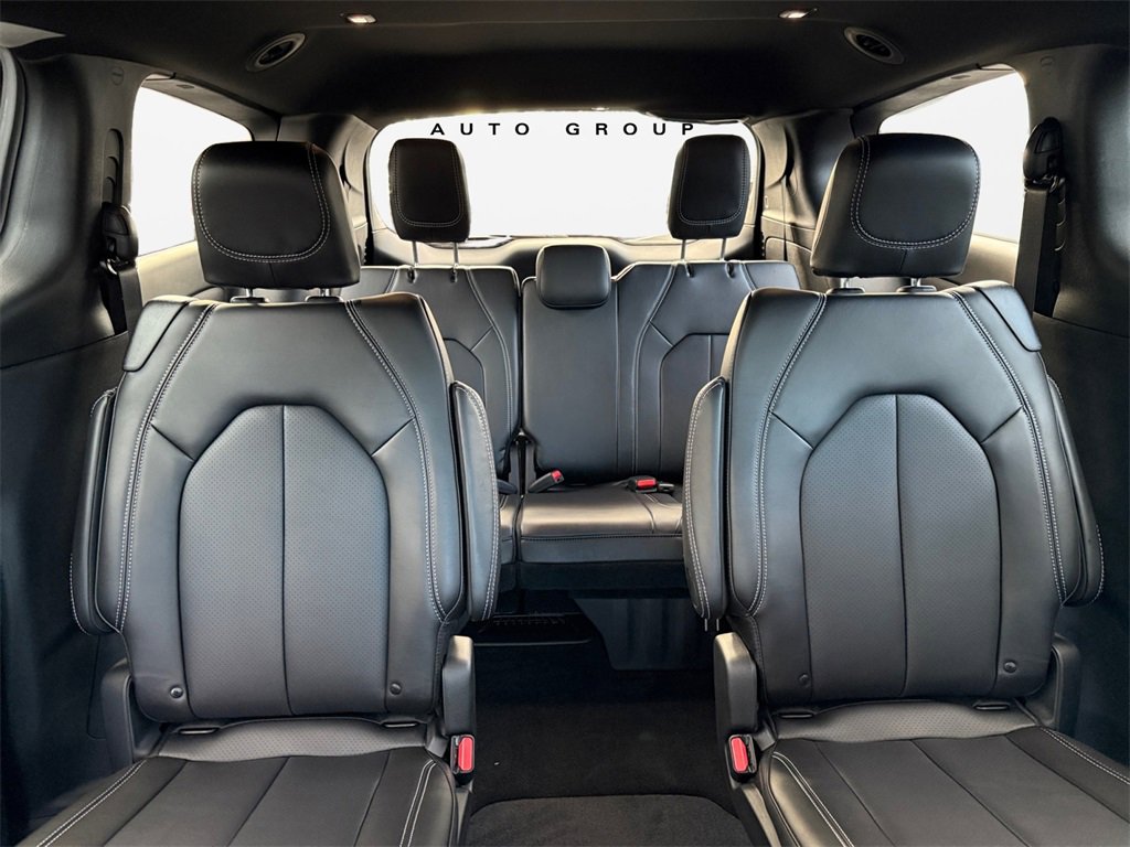 New 2026 Chrysler Pacifica Select image 16