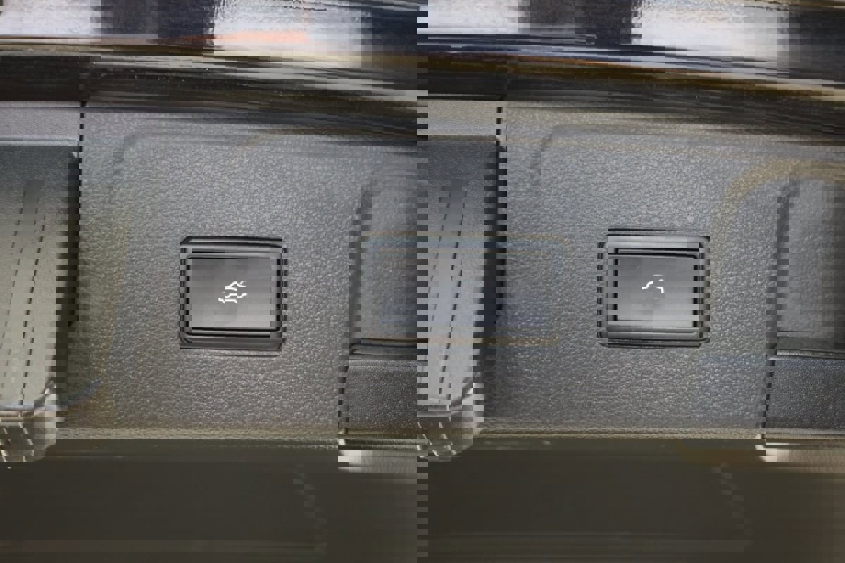 Used 2024 Volkswagen Atlas SE image 30