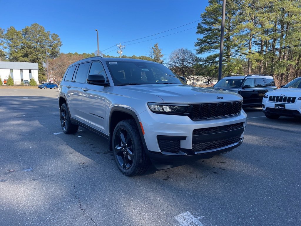 New 2025 Jeep Grand Cherokee L Altitude image 4