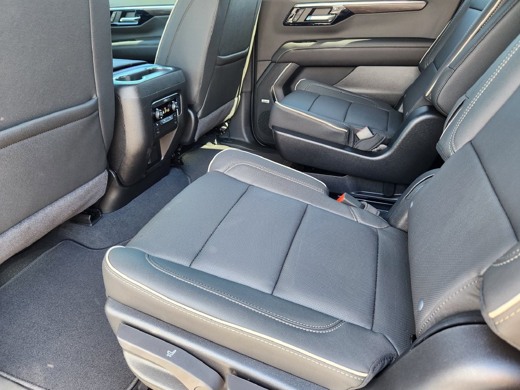 New 2026 Chevrolet Suburban Premier w/ Sun And Tow Package AWD/4WD image 10