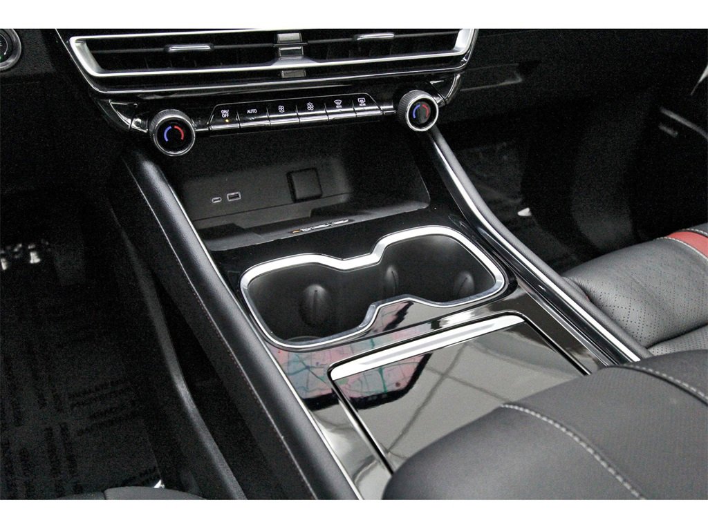 Used 2025 Chevrolet Traverse RS image 24