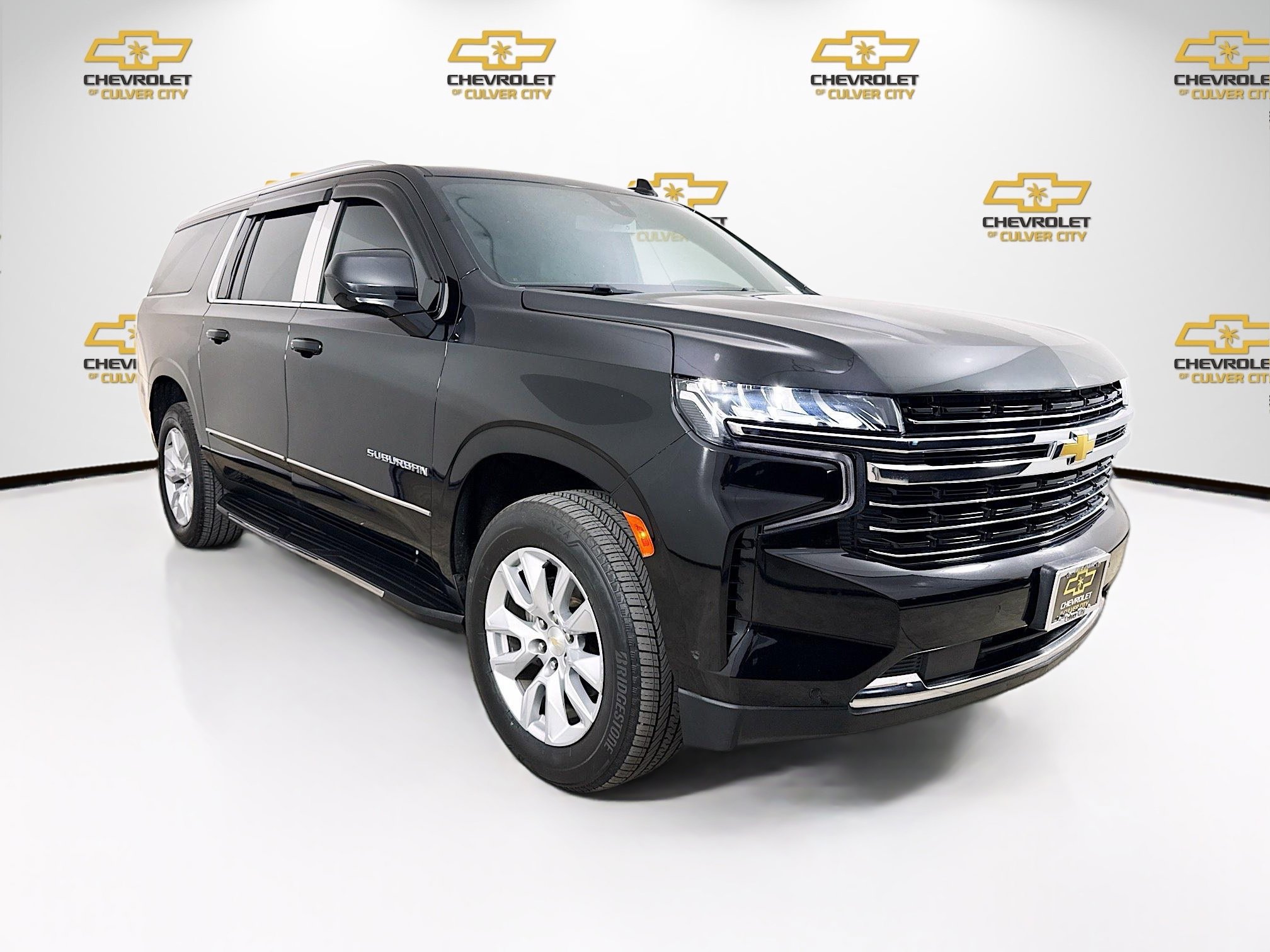Used 2022 Chevrolet Suburban LT image 1