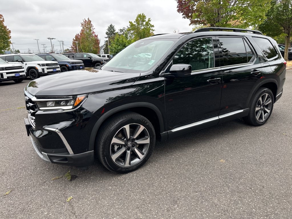 Used 2025 Honda Pilot Elite image 2