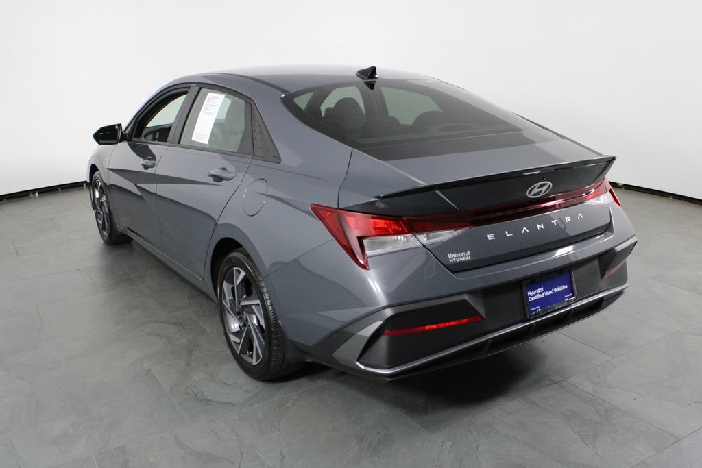Certified 2025 Hyundai Elantra Sport FWD image 4