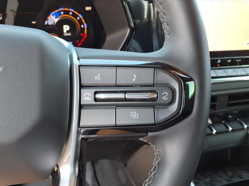 Used 2024 Chevrolet Colorado LT w/ LT Convenience Package RWD image 13