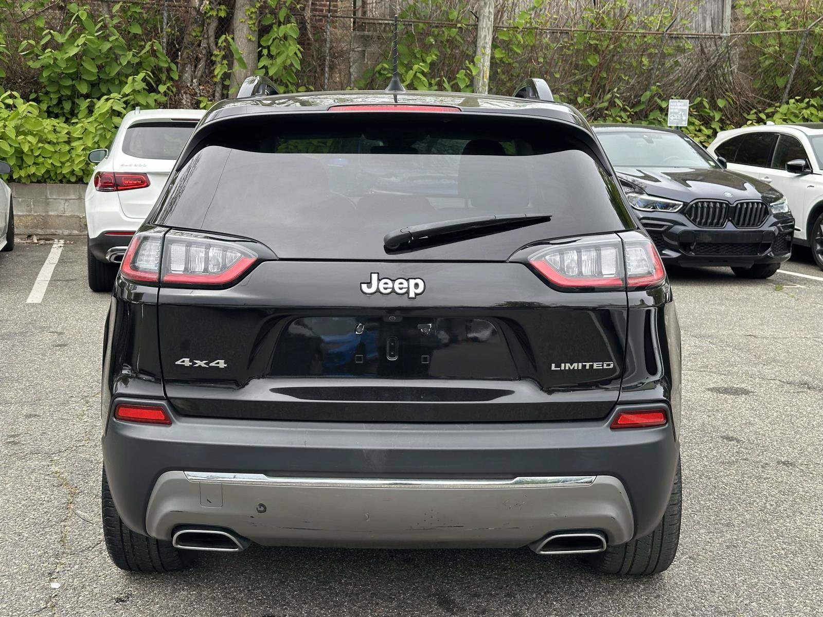 Used 2022 Jeep Cherokee Limited w/ Elite Package AWD/4WD image 4