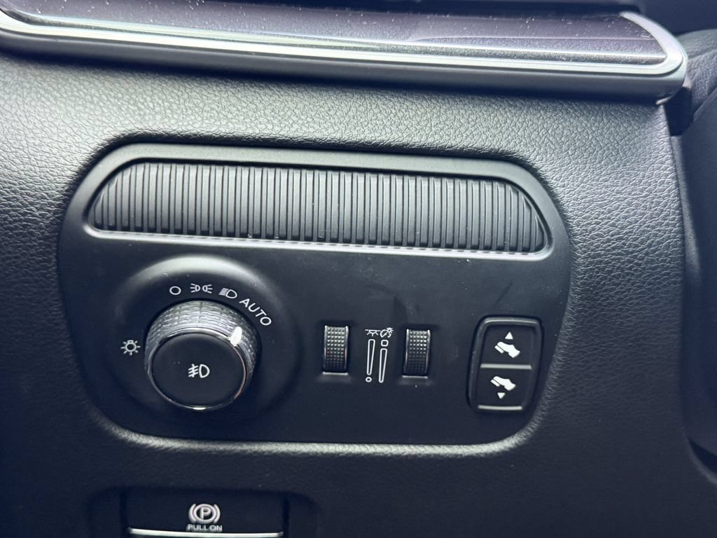 Used 2024 Jeep Wagoneer L 2WD w/ Premium Group I image 29