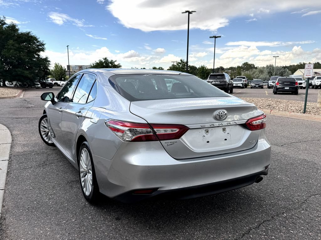 Used 2018 Toyota Camry XLE FWD image 5