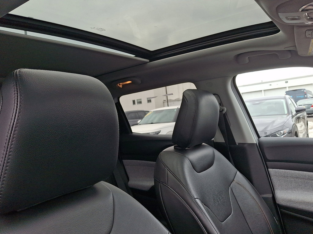 Used 2022 Jeep Compass Latitude w/ Sun and Sound Group image 13