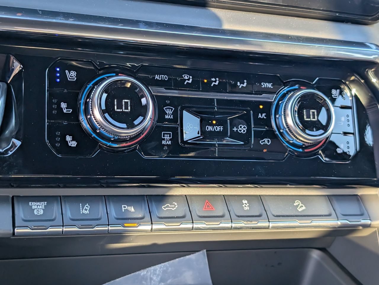 New 2026 GMC Sierra 2500 Denali Ultimate AWD/4WD image 13