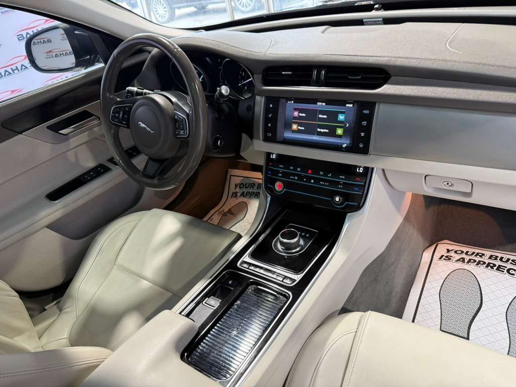 Used 2018 Jaguar XF Premium AWD/4WD image 50