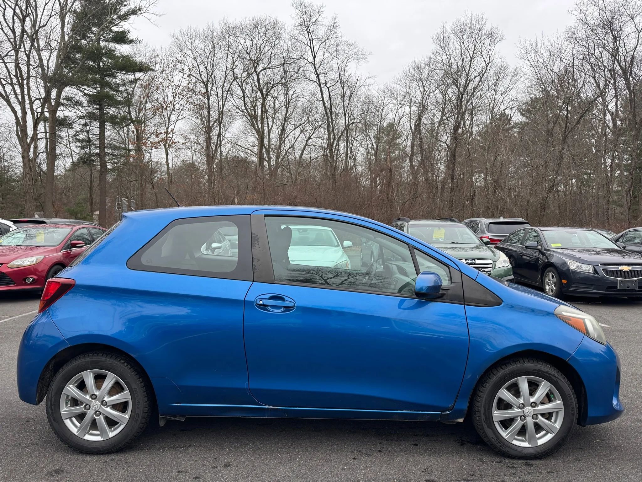 Used 2015 Toyota Yaris L image 4