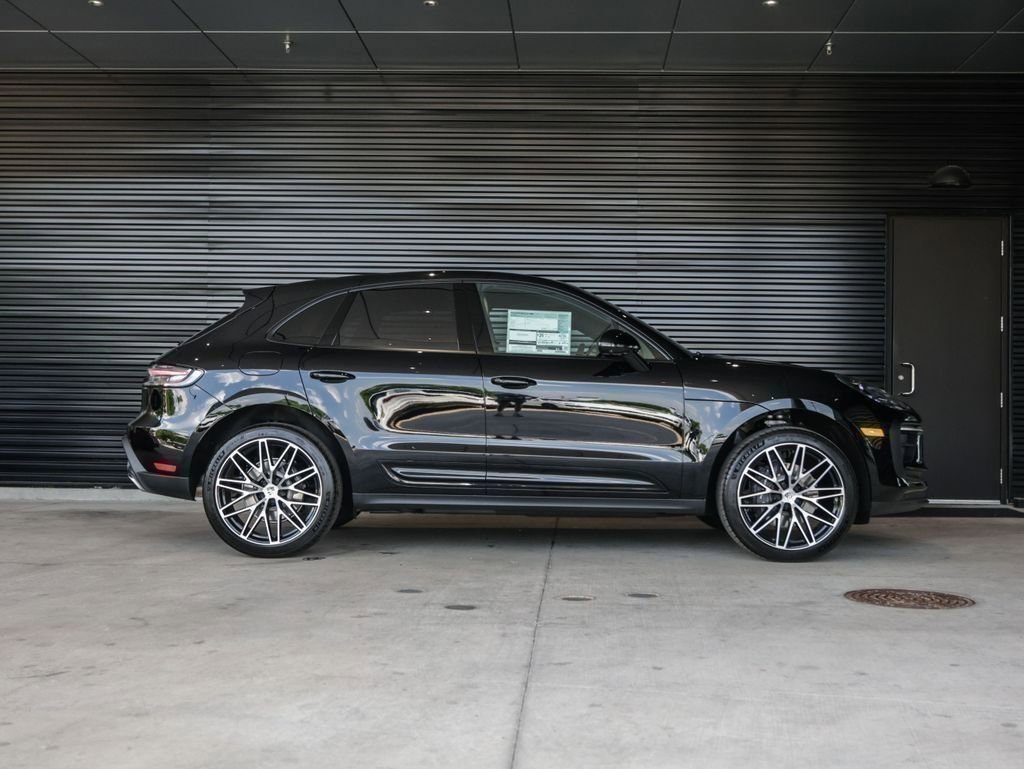 Certified 2025 Porsche Macan image 8