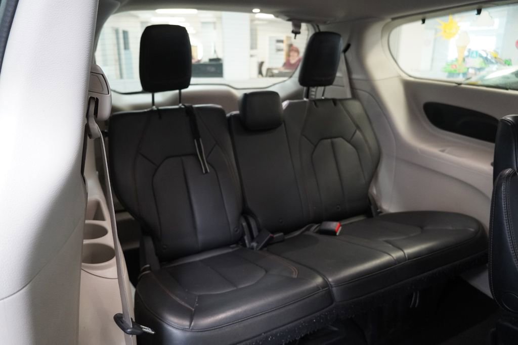 Used 2017 Chrysler Pacifica Touring-L Plus image 25
